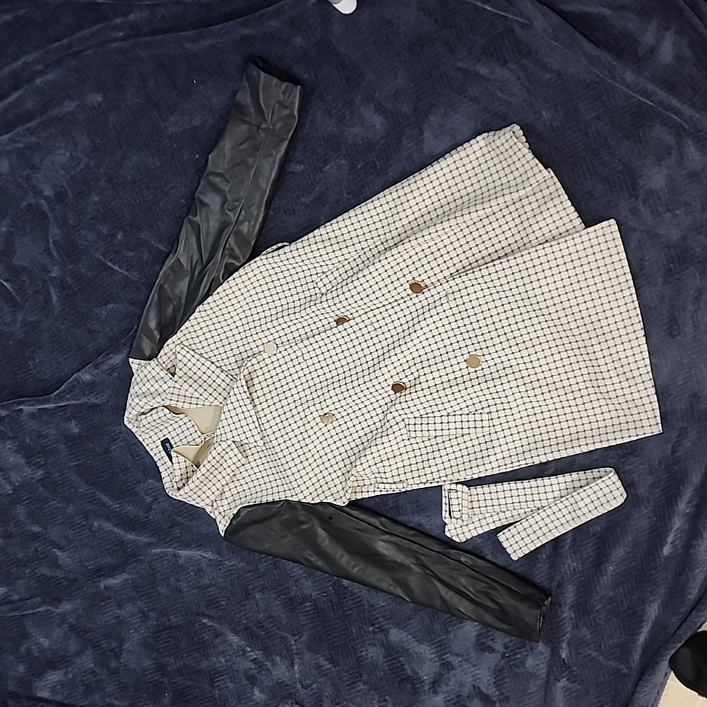 Alice blue medium